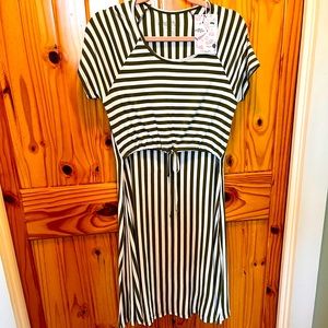 Latched mama drawstring dress